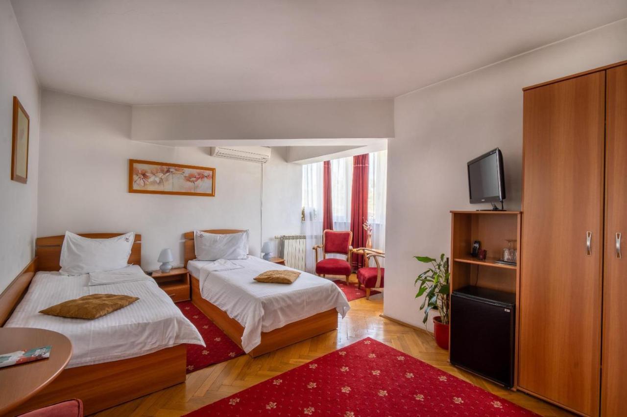 Villa-Hotel Escala Cluj-Napoca Exteriör bild