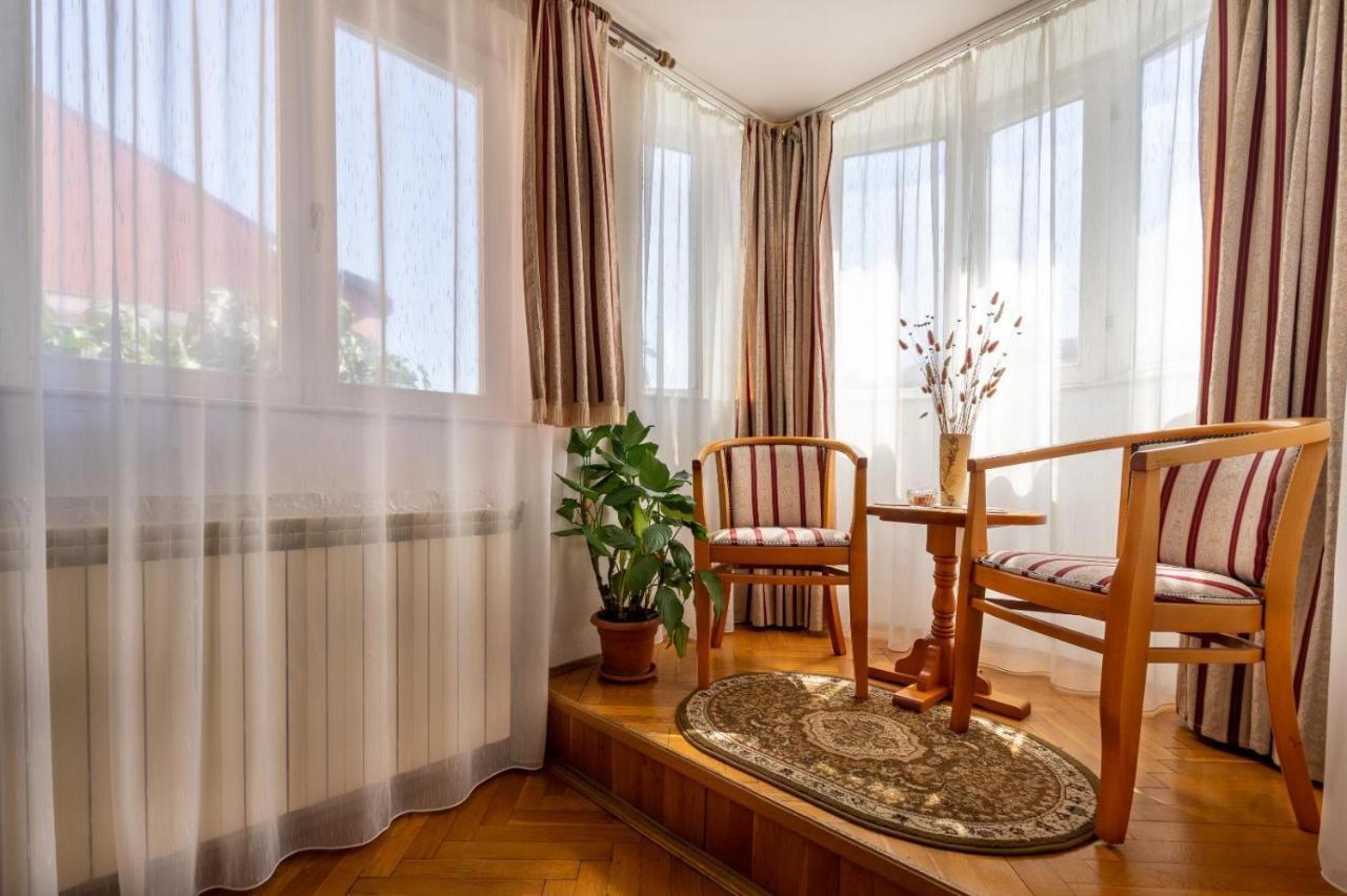 Villa-Hotel Escala Cluj-Napoca Exteriör bild