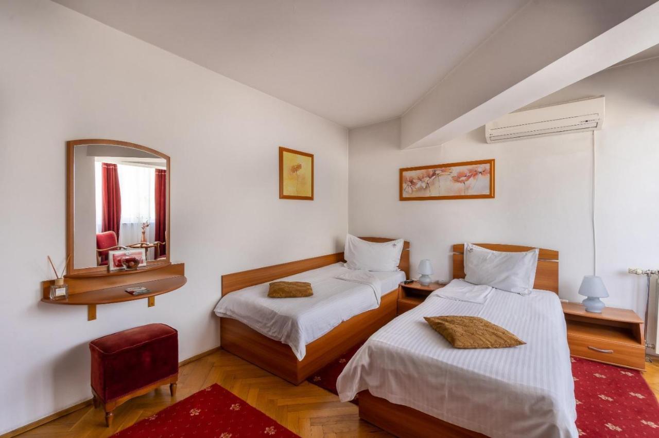 Villa-Hotel Escala Cluj-Napoca Exteriör bild