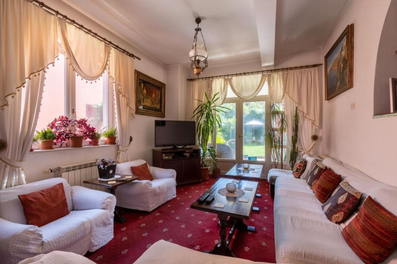 Villa-Hotel Escala Cluj-Napoca Exteriör bild