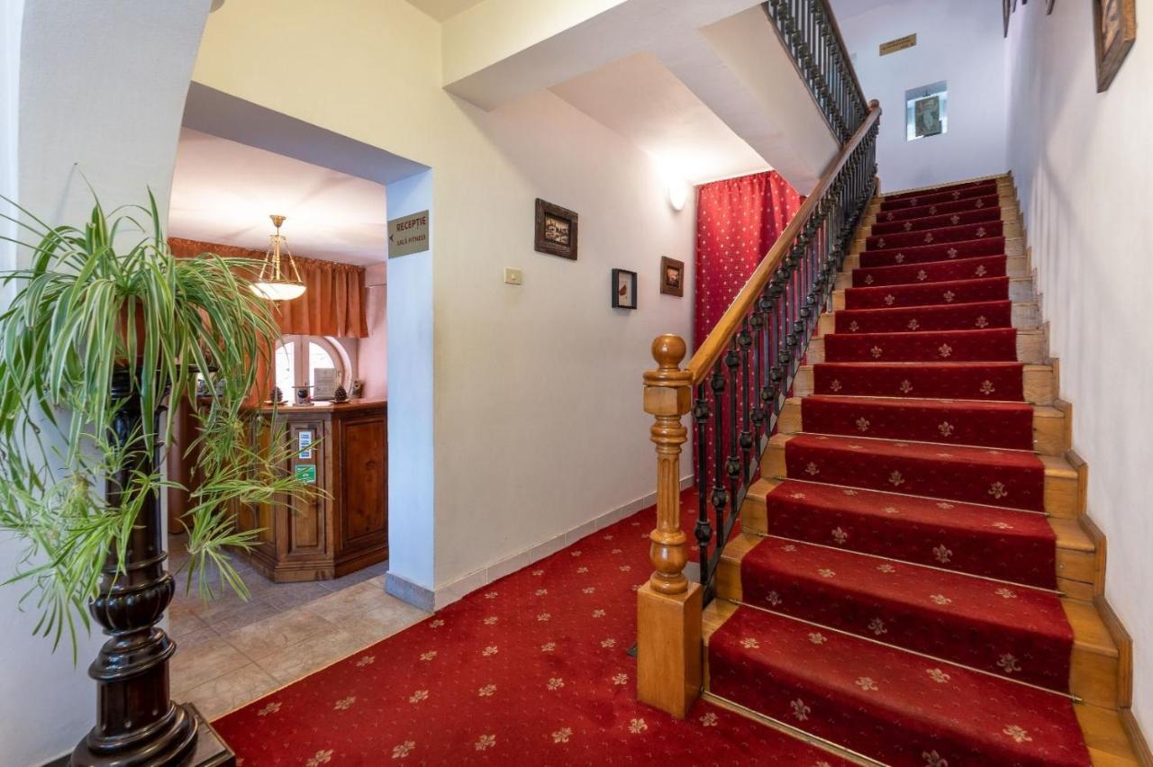 Villa-Hotel Escala Cluj-Napoca Exteriör bild