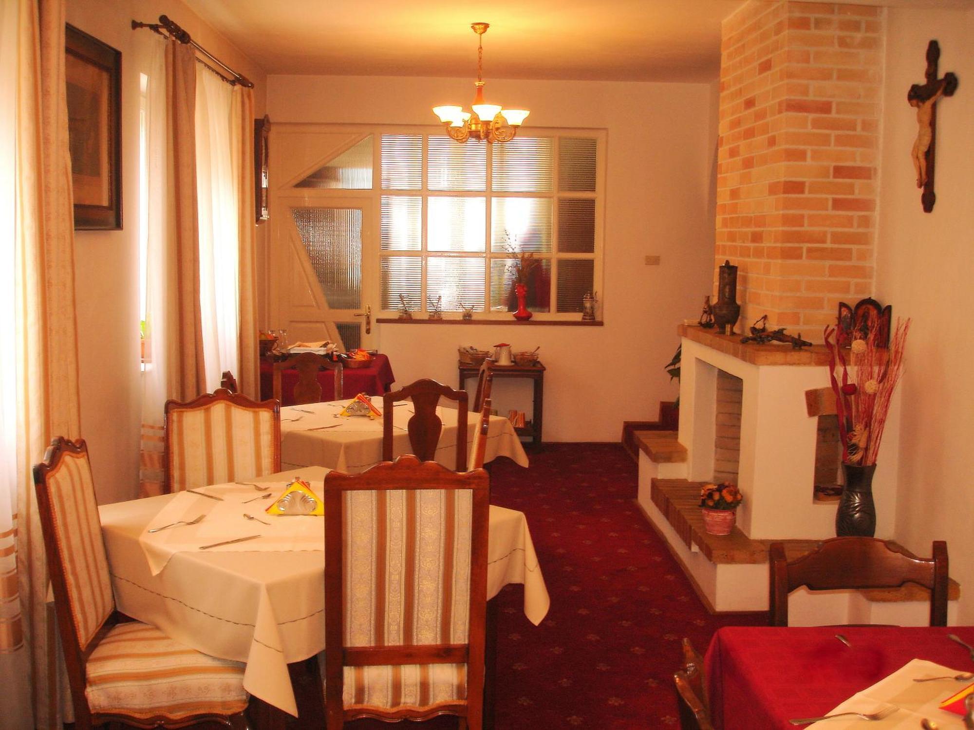 Villa-Hotel Escala Cluj-Napoca Exteriör bild