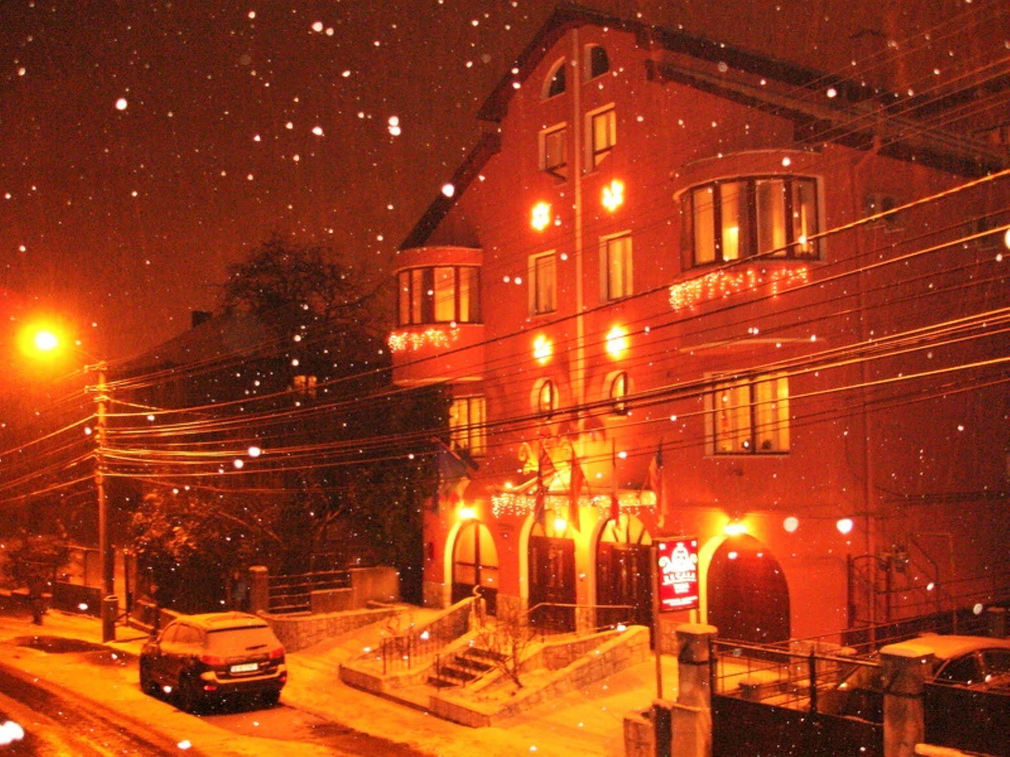 Villa-Hotel Escala Cluj-Napoca Exteriör bild